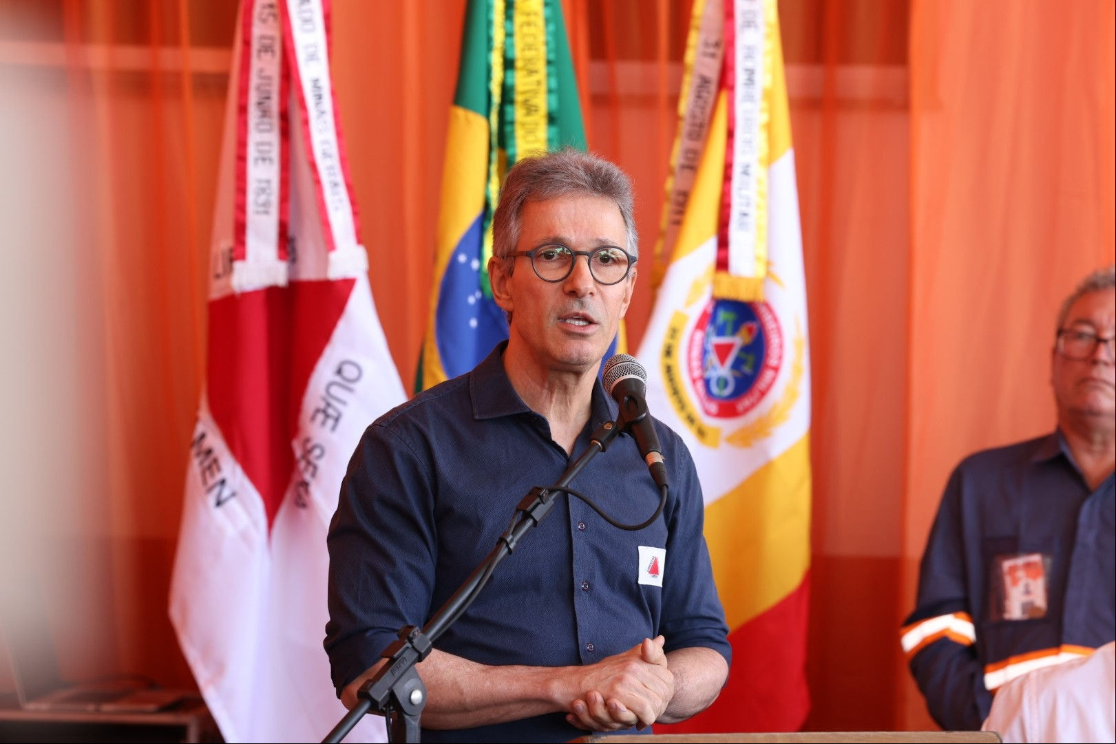 Governador Romeu Zema (Novo) afirmou que fazer piadas não seria “caso para cadeia”, considerando que o Brasil estaria “cheio de criminoso violento solto por aí”