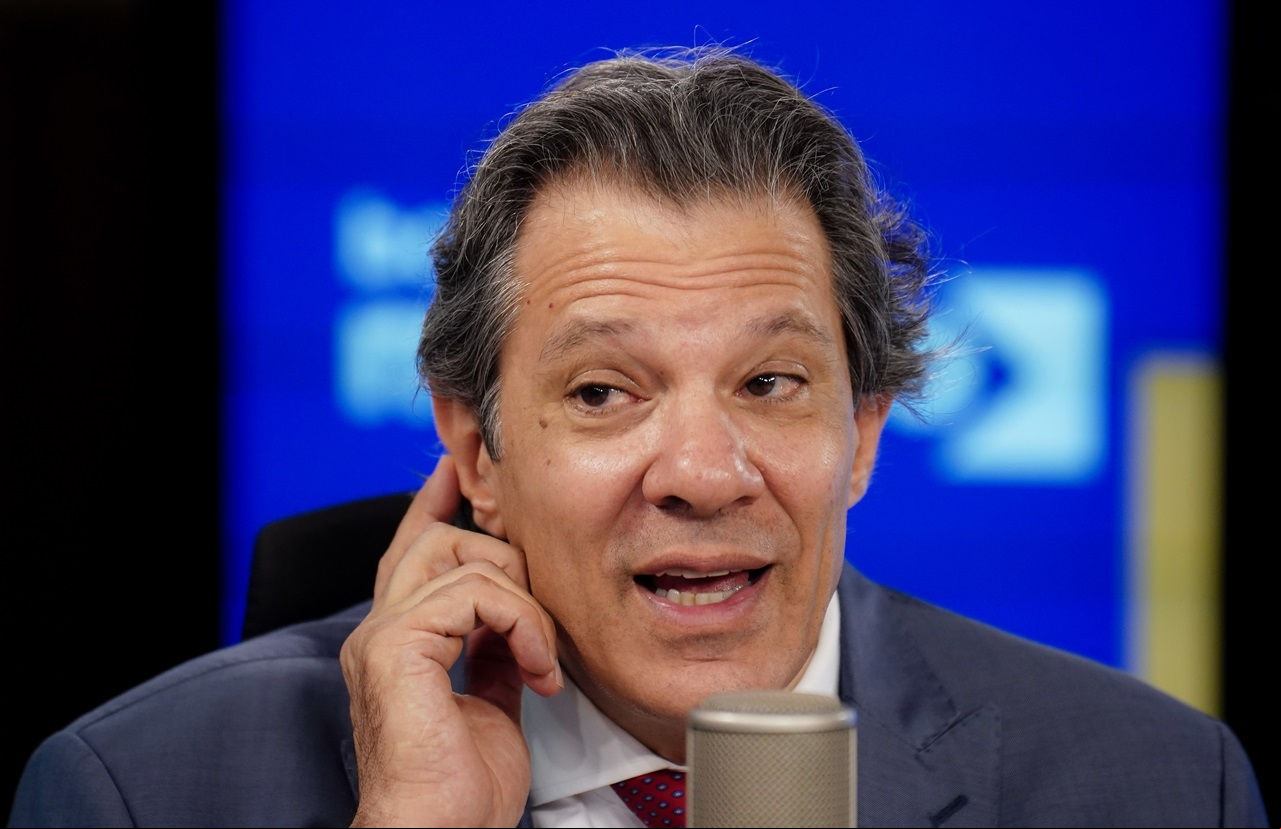 08/05/2024 – O Ministro da Fazenda, Fernando Haddad, durante entrevista no programa Bom Dia, Ministro, nos estúdios da EBC.   Foto: Rafa Neddermeyer/Agência Brasil