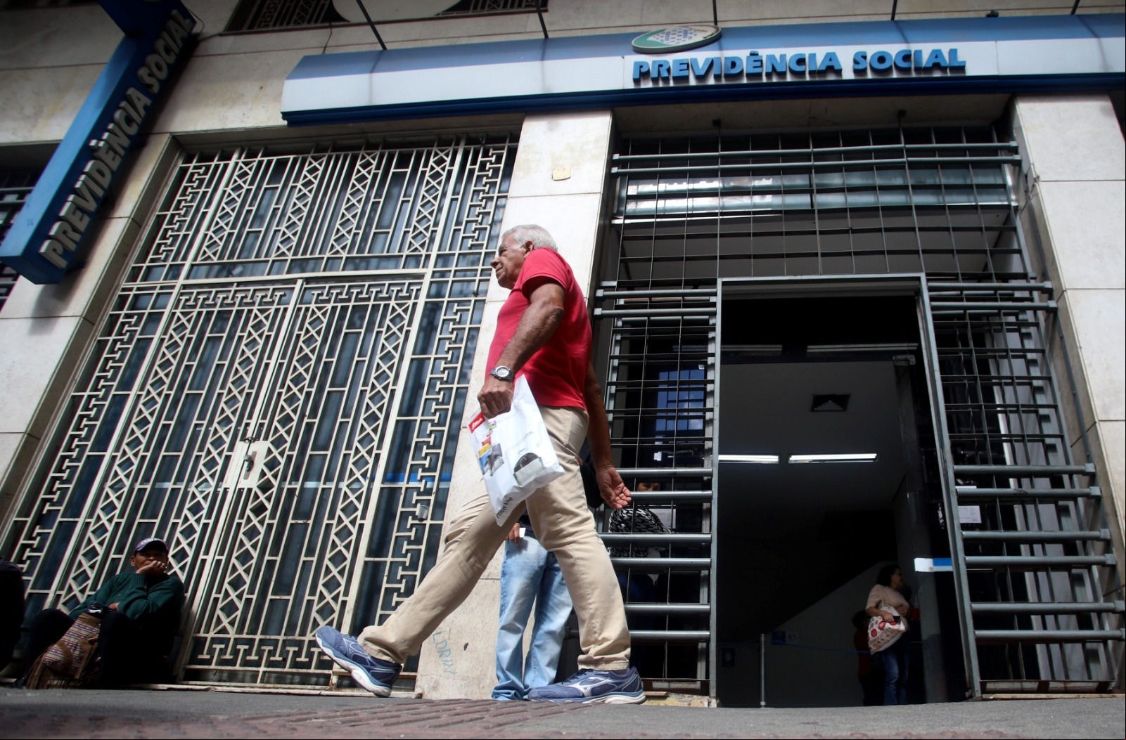 Polícia Federal apura um esquema nacional de descontos de mensalidades associativas não autorizadas