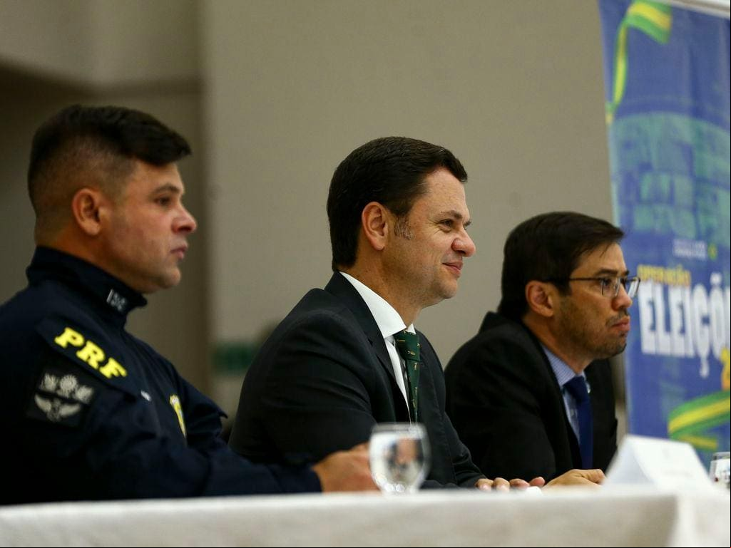 O diretor-geral da PRF, Silvinei Vasques, o ministro da Justiça e Segurança Pública, Anderson Torres, e o diretor-geral da PF, Márcio Nunes, durante entrevista coletiva sobre a Operação Eleições 2022 no segundo turno