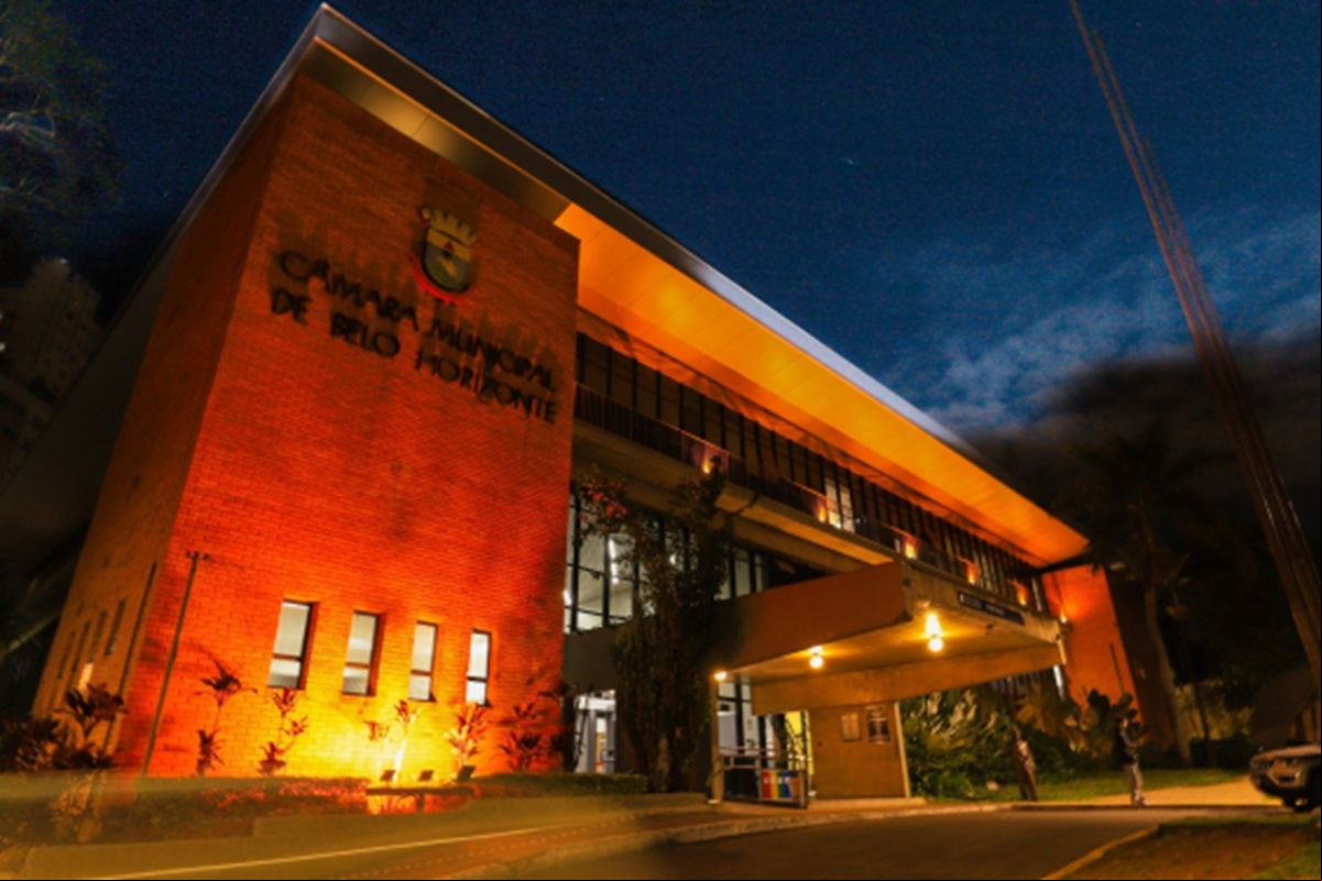 Iluminação especial na Câmara Municipal de BH alerta sobre abuso e exploração sexual infantojuvenil