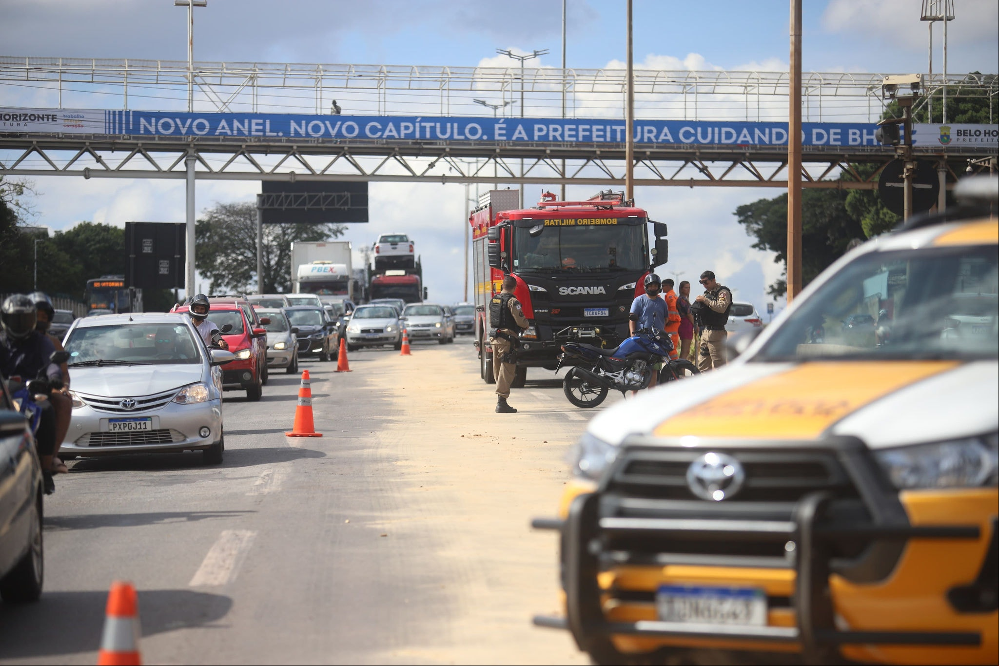 Duas faixas do Anel Rodoviário foram interditadas para atendimento à ocorrência