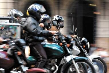 Proposta para regularizar serviço de moto por aplicativo na capital mineira começa a tramitar