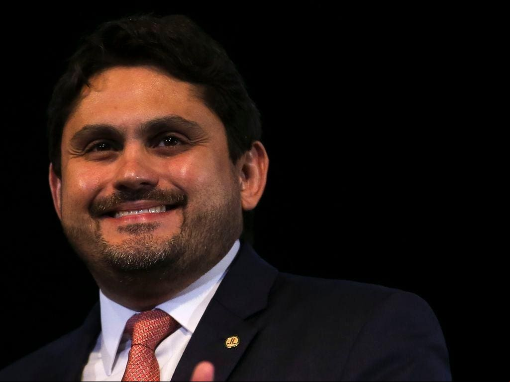 Juscelino Filho tem sido alvo de uma série de denúncias desde que chegou ao cargo