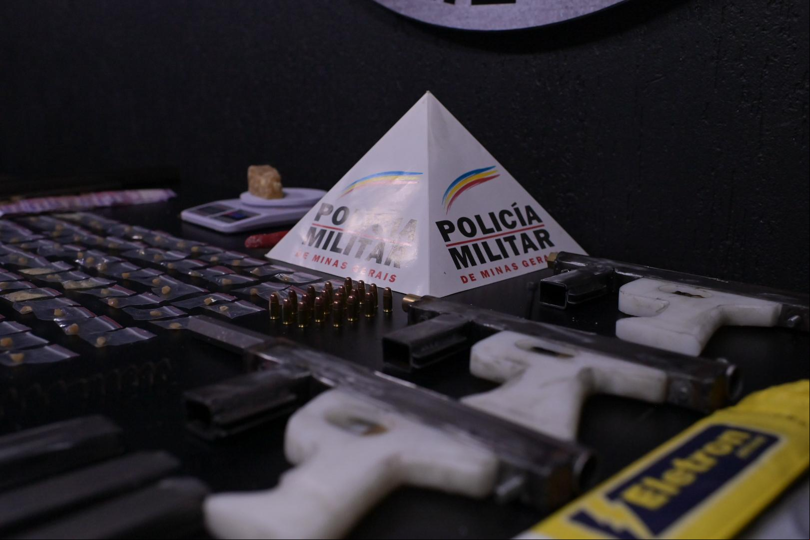 Ação conjunta do Tático Móvel do 22º e do 13º Batalhões da Polícia Militar resultou na apreensão de um adolescente e na descoberta de uma fábrica artesanal de submetralhadoras