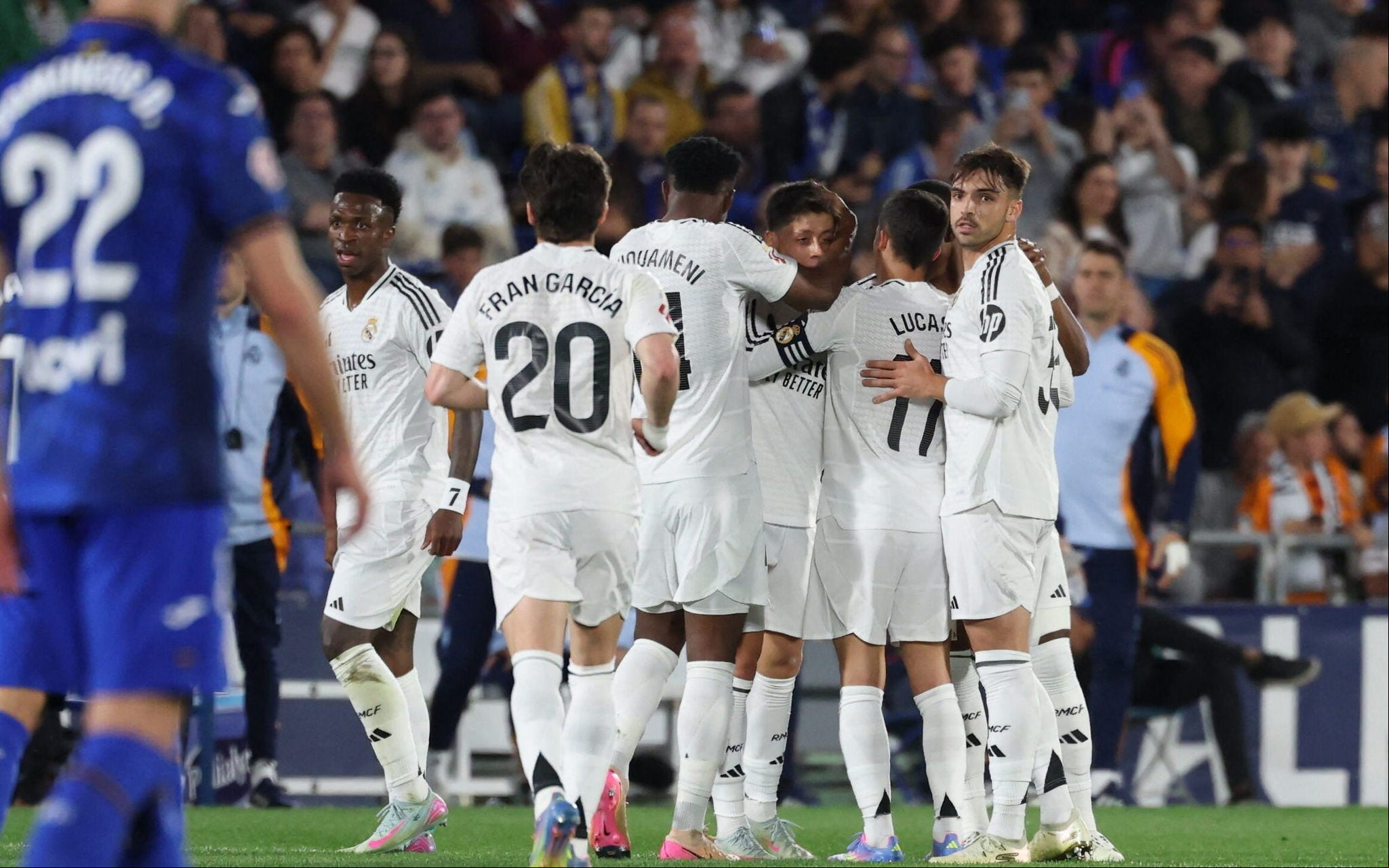 Jogadores do Real Madrid comemoram gol em La Liga (Foto: Thomas COEX / AFP)