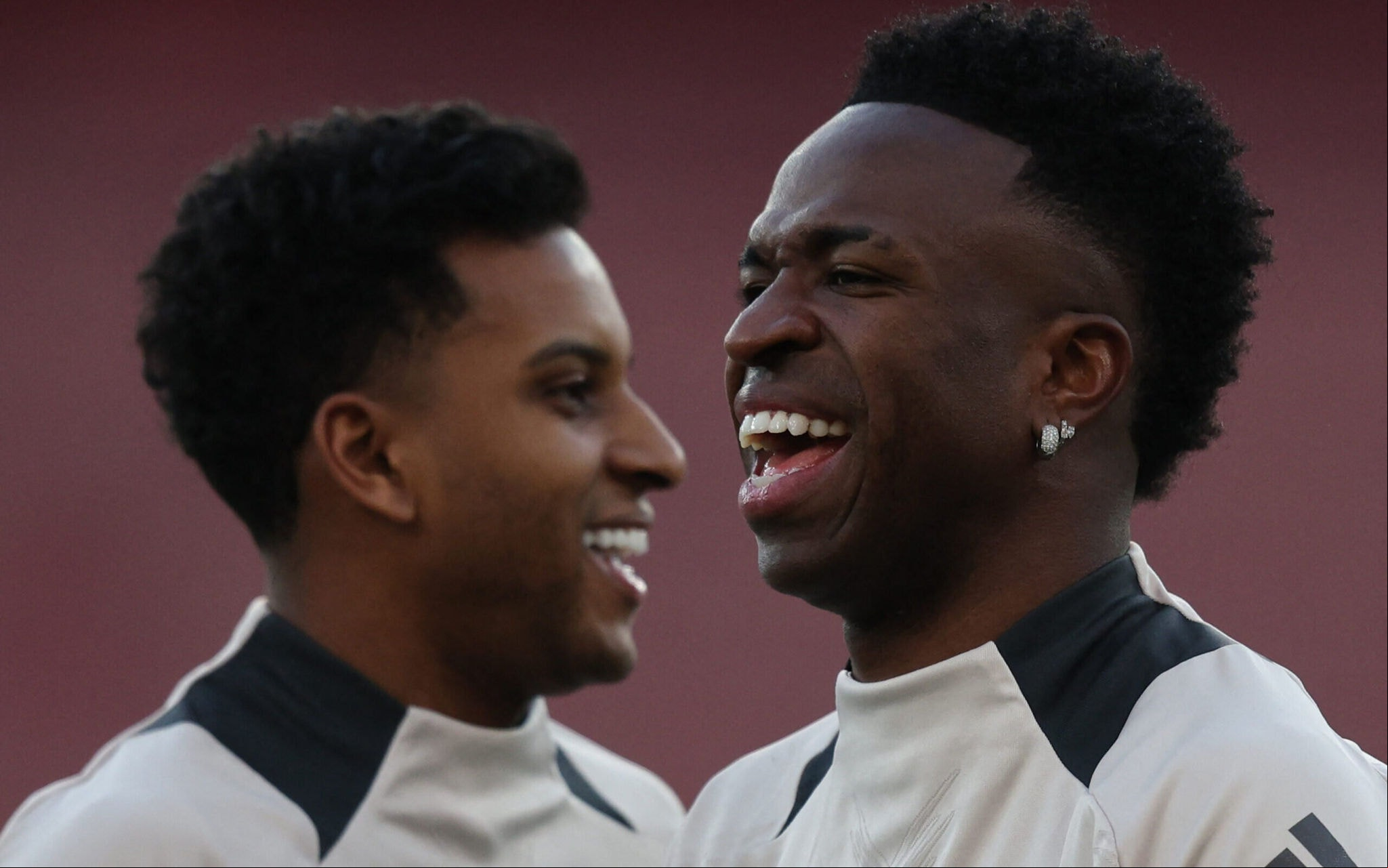 Rodrygo e Vini Jr juntos em treino do Real Madrid (Foto: Adrian Dennis/AFP)