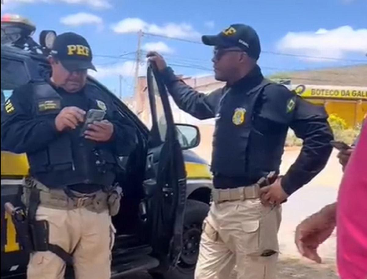 A Polícia Rodoviária Federal está sendo cobrada pelos relatos de operações que estariam atrasando os eleitores