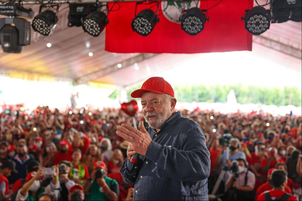 Lula faz novo aceno ao MST e espera manter Paulo Teixeira no cargo