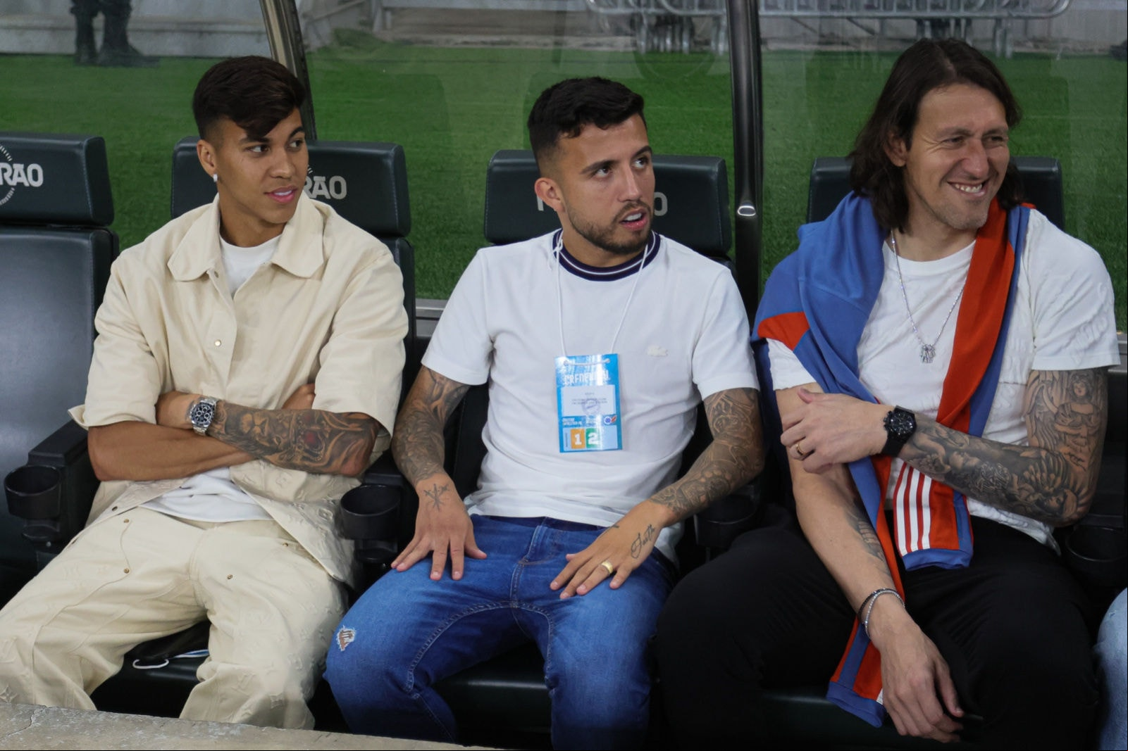 Kaio Jorge, Matheus Henrique e Cássio antes de jogo contra o Athletico