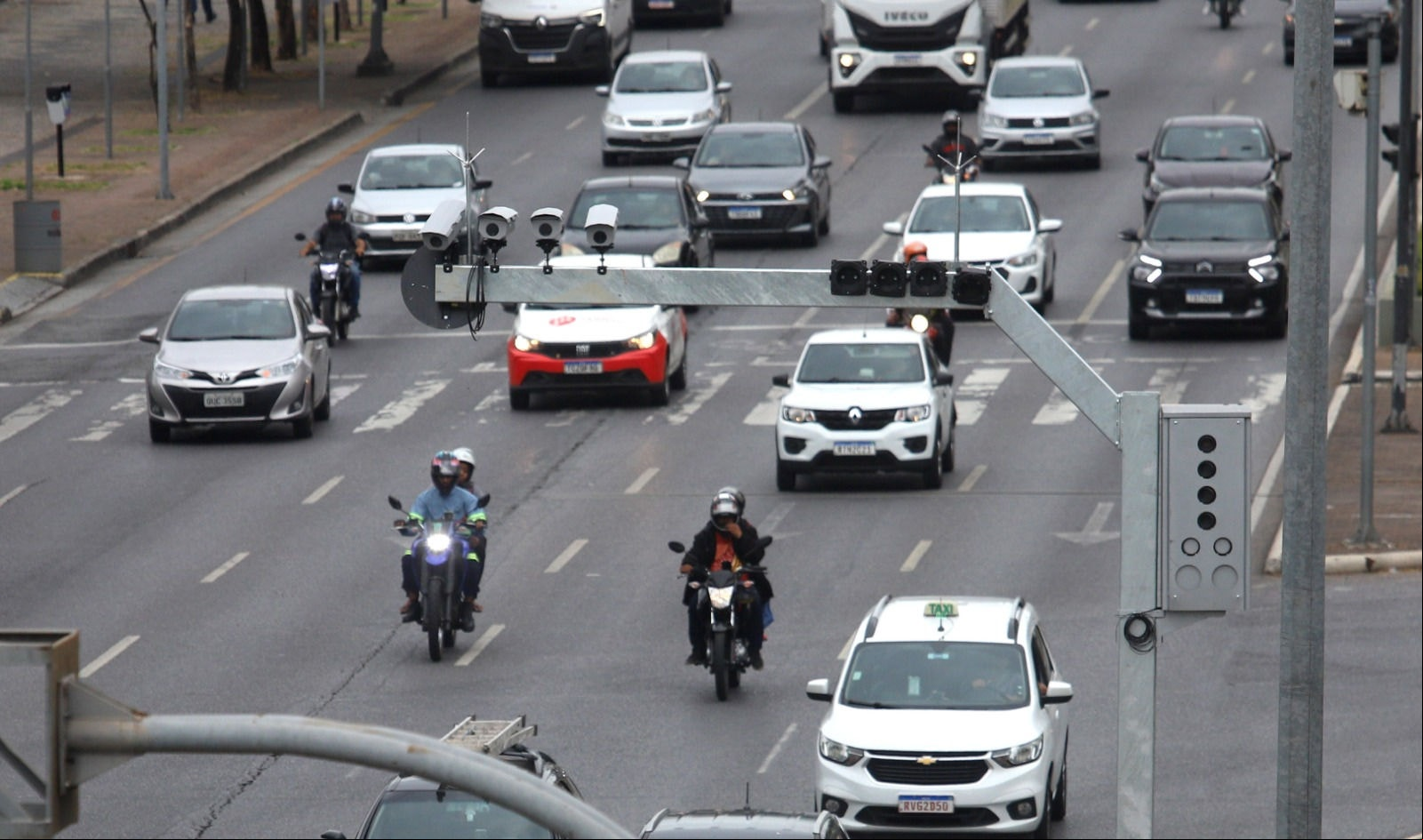 Radares de velocidade média devem começar a multar ainda em 2025