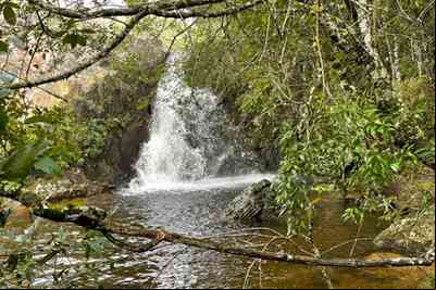 A cachoeira do Mangue forma vários poços para banhos