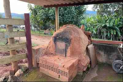O cupinzeiro no quintal de Rosana: adaptado para um forno